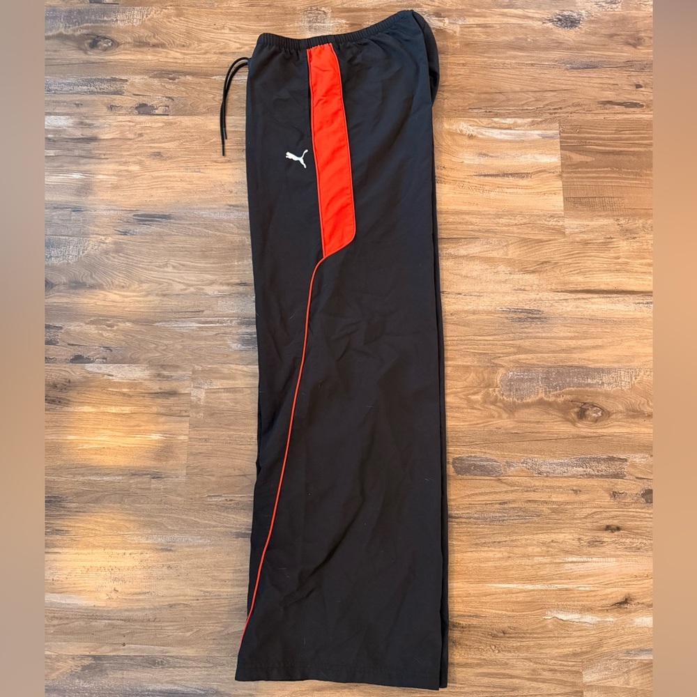 PUMA x Formula 1 Wide Leg Track Pants with Red Side Panels - Picture 3 of 3